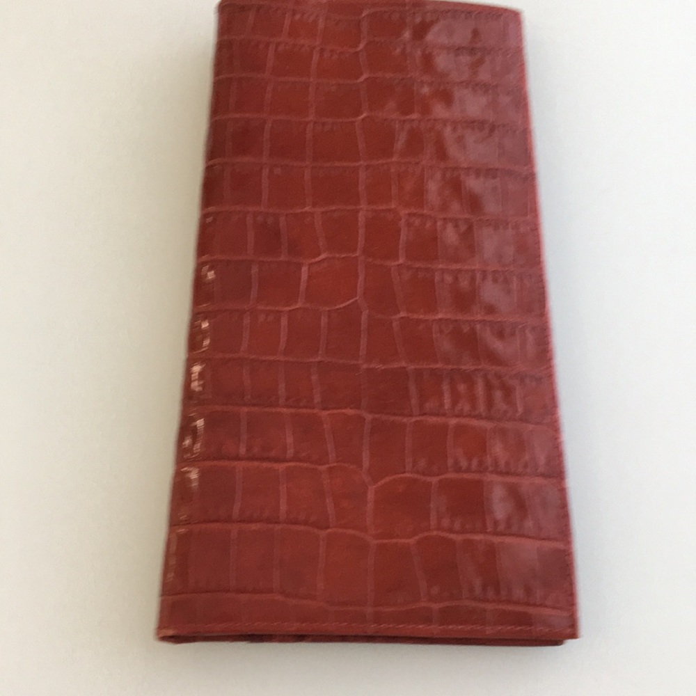 Alligator like leather travel wallet